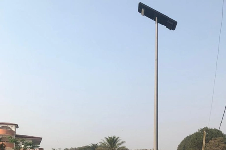 CAMEROON_Luces solares instaladas en Countryside Road